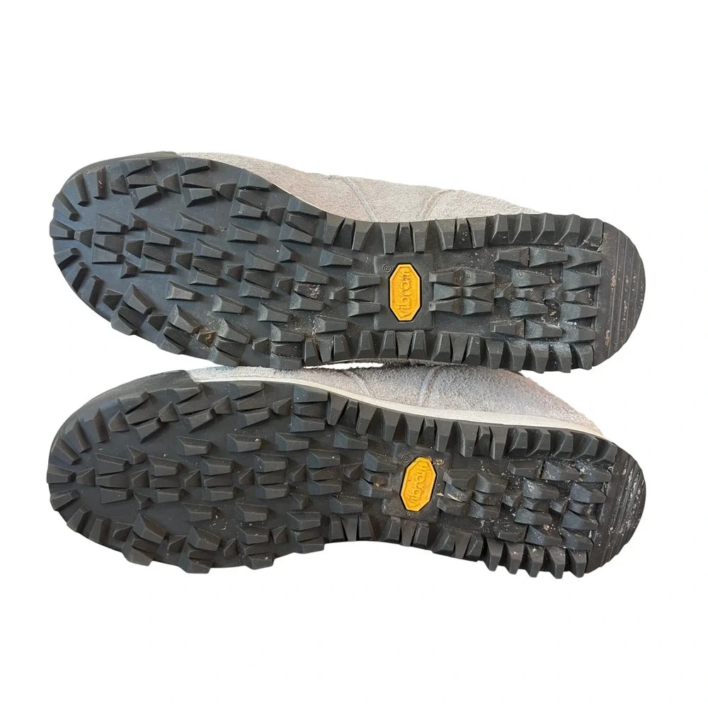 New Balance Rainier Hiking Boots Grey Suede Vibram Mens 9 URAINAD